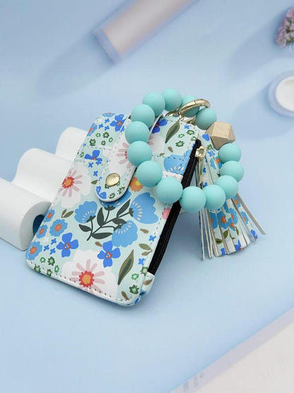Boho-inspirerad nyckelring med tofsar & pärlor – matchas med en söt plånbok i blommigt mönster