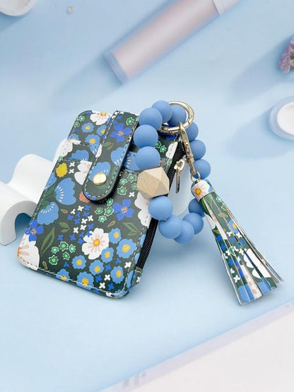 Boho-inspirerad nyckelring med tofsar & pärlor – matchas med en söt plånbok i blommigt mönster